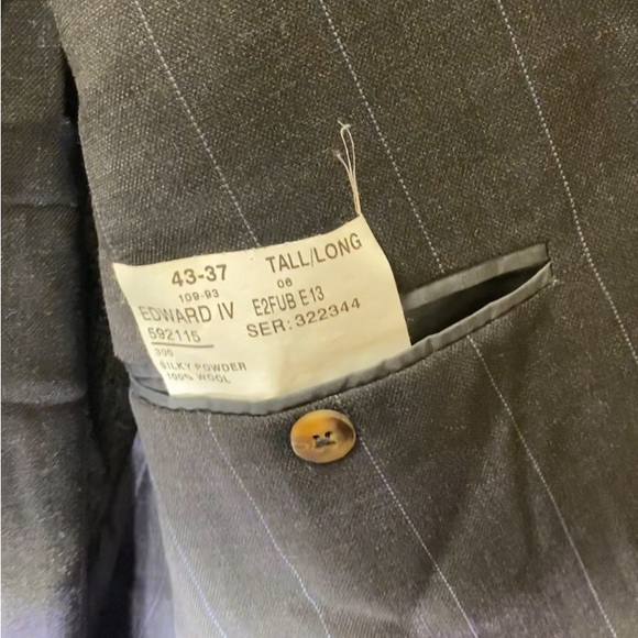 PAUL STUART Suit  (Great Condition, 43L, Grey Pinstripe, Wool) - Picture 4 of 6